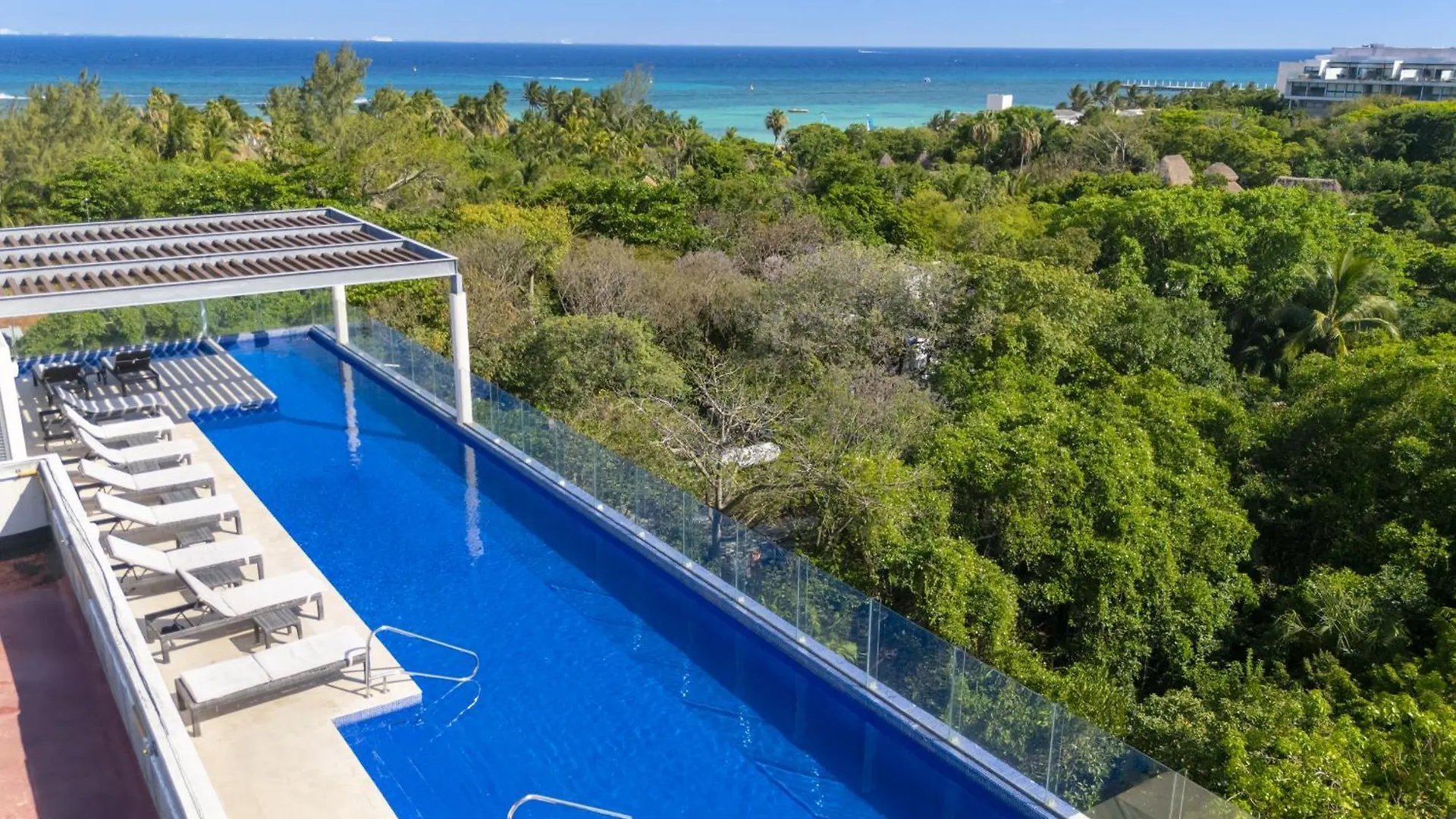 2 Bedroom Condo With Rooftop Pool - Terrazas Condos Playa del Carmen