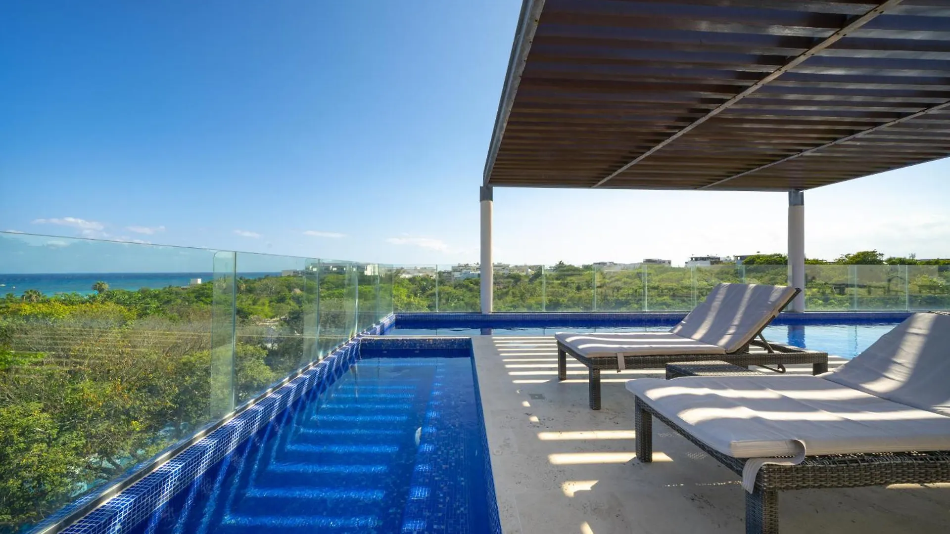 2 Bedroom Condo With Rooftop Pool - Terrazas Condos Playa del Carmen Apartment